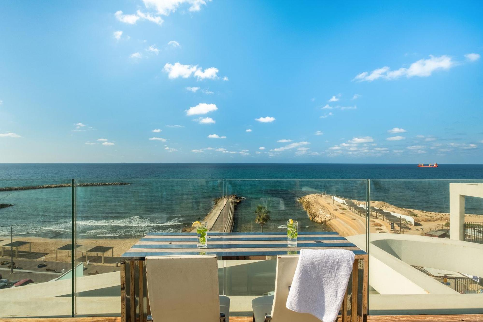 Penthouse 3Br + Roof Top + Parking - On The Beach ハイファ エクステリア 写真