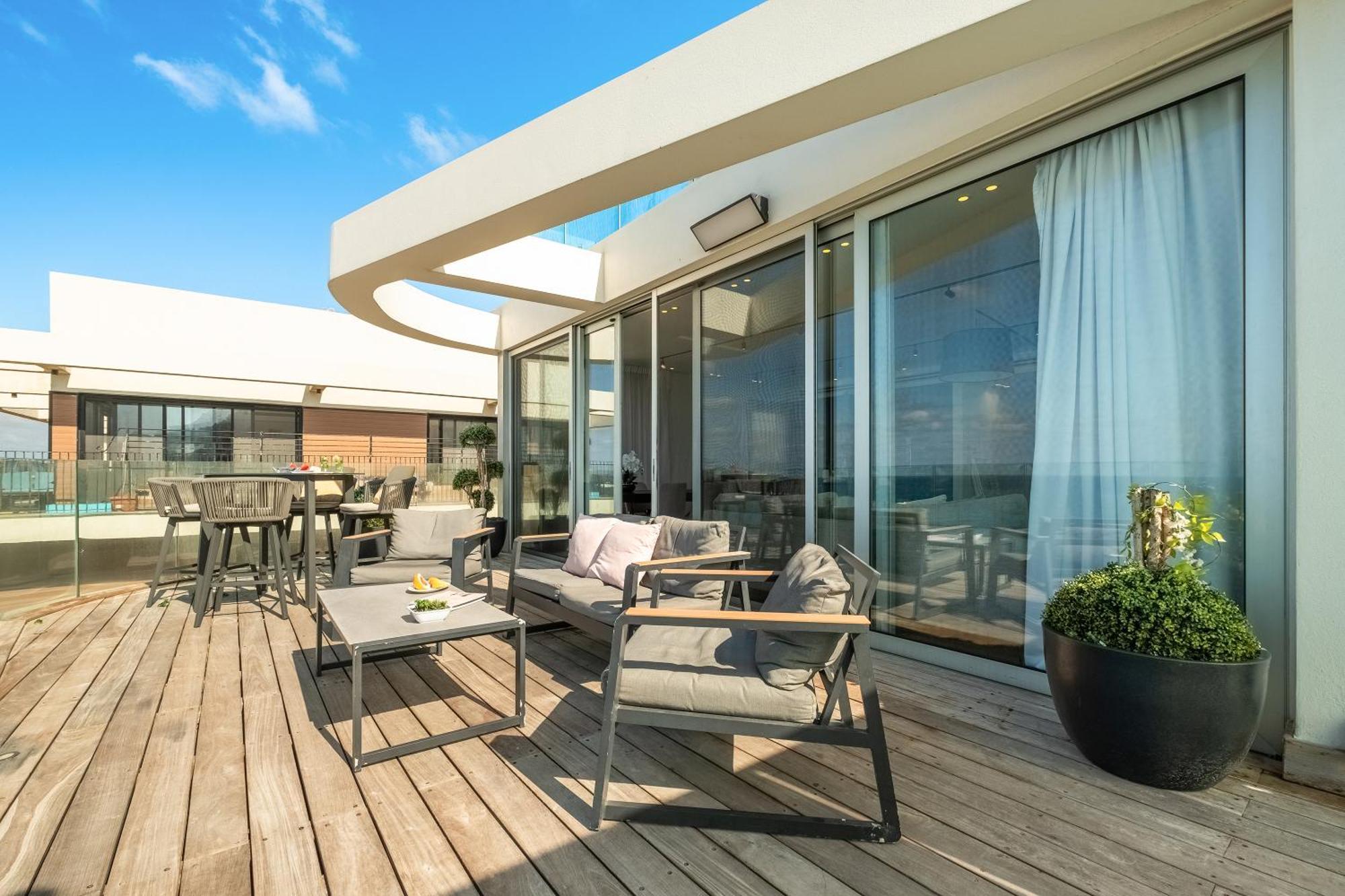 Penthouse 3Br + Roof Top + Parking - On The Beach ハイファ エクステリア 写真