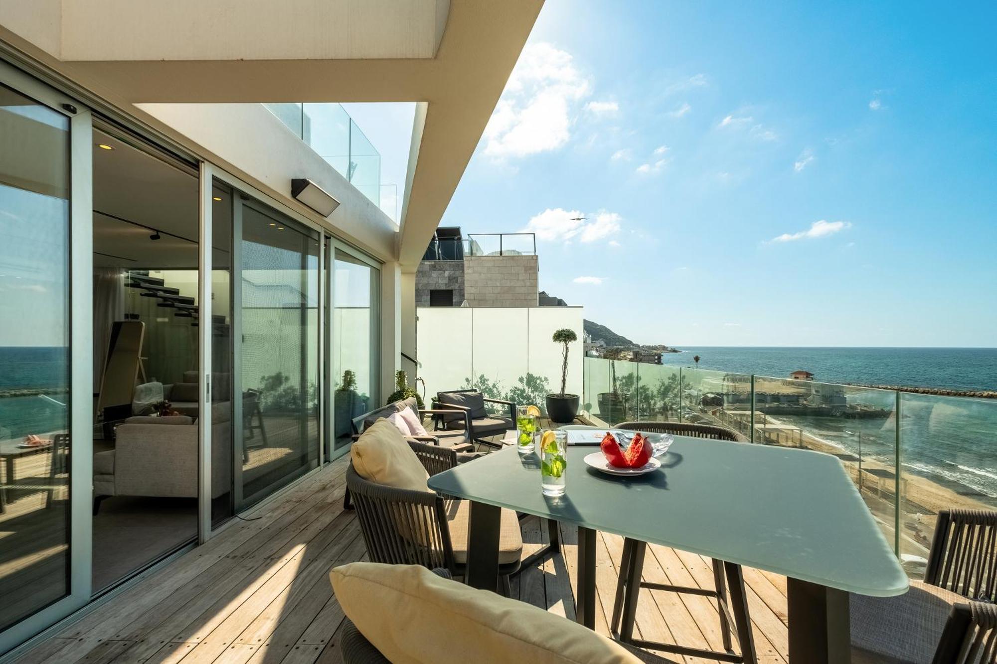 Penthouse 3Br + Roof Top + Parking - On The Beach ハイファ エクステリア 写真