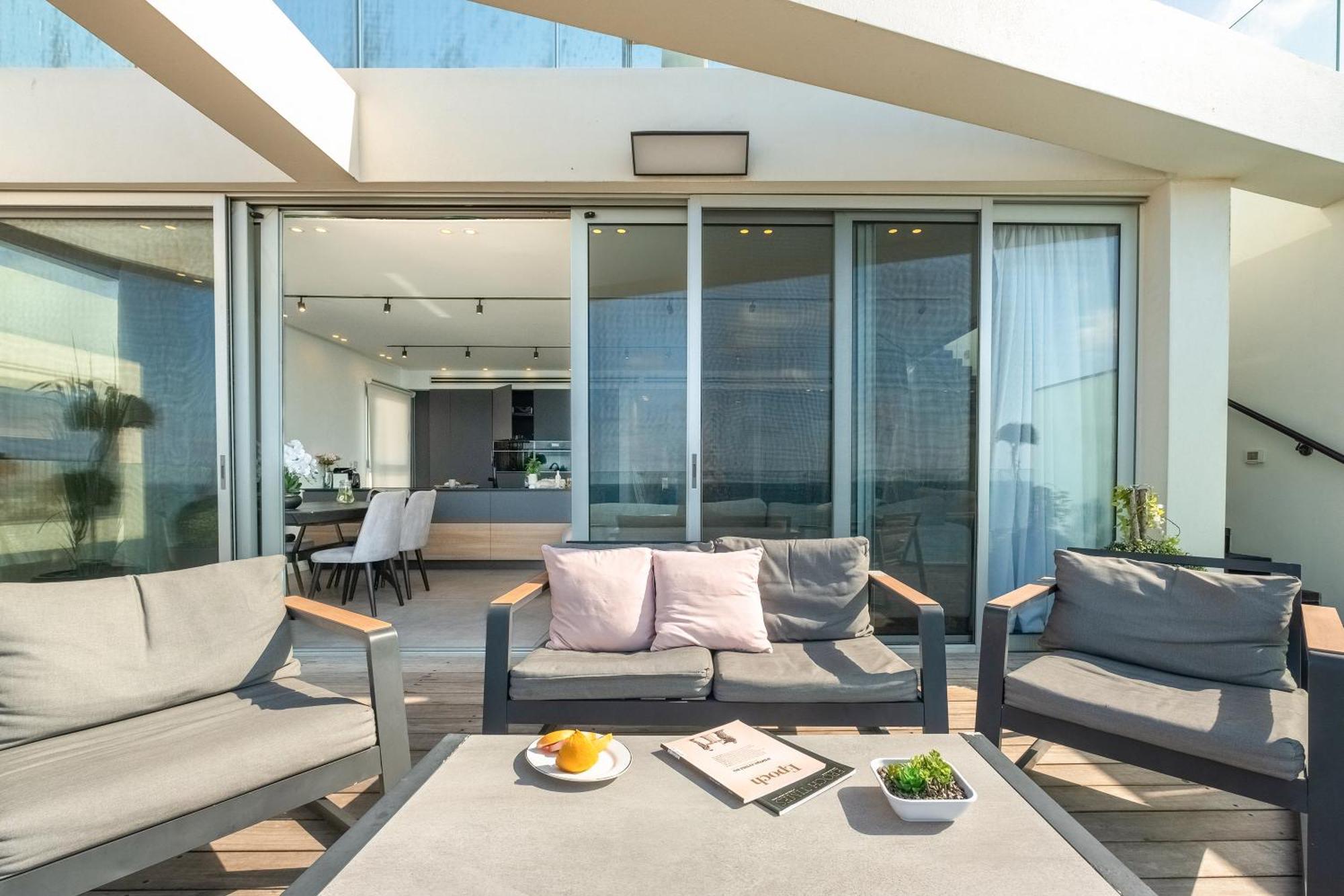 Penthouse 3Br + Roof Top + Parking - On The Beach ハイファ エクステリア 写真