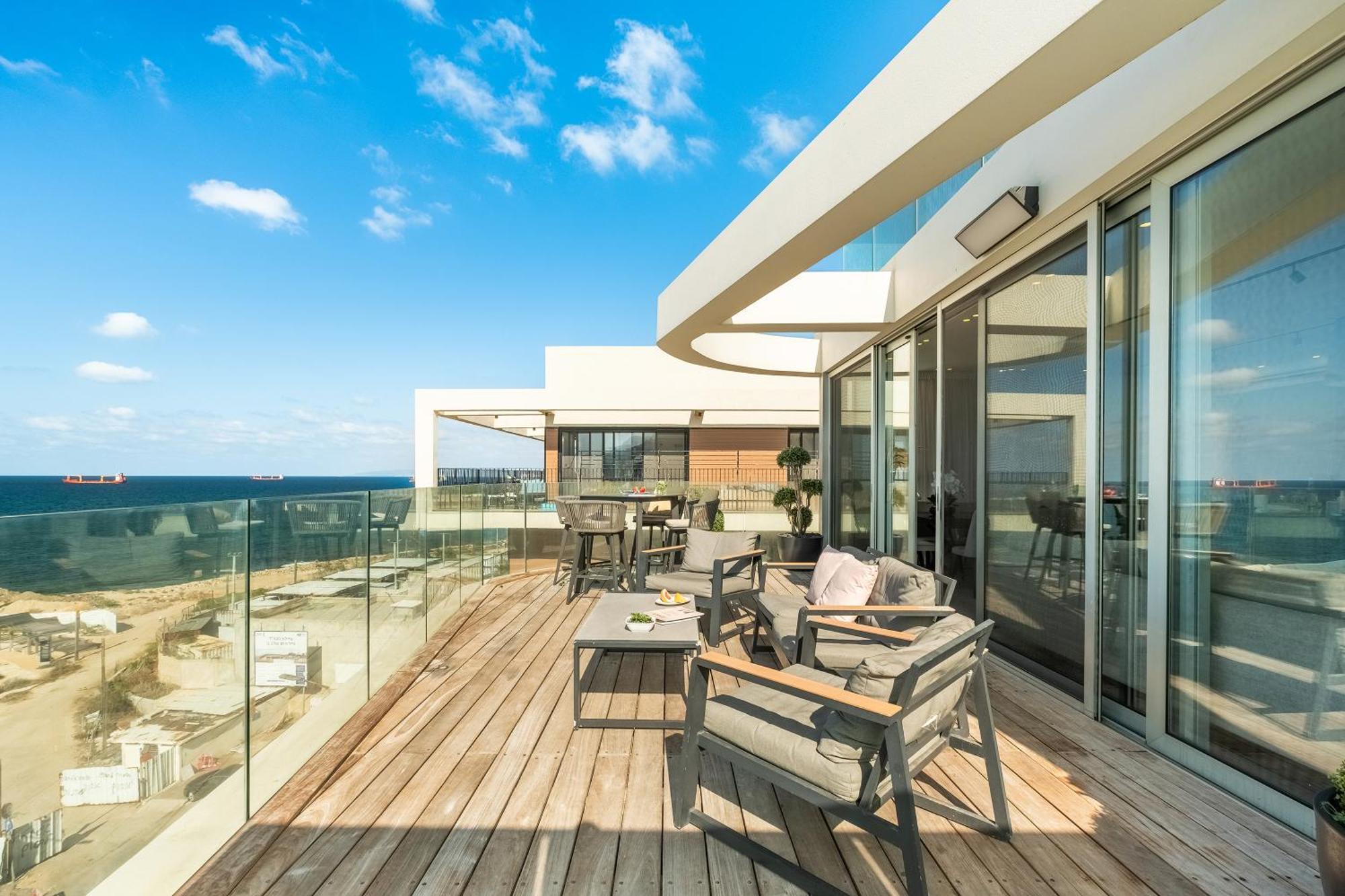 Penthouse 3Br + Roof Top + Parking - On The Beach ハイファ エクステリア 写真