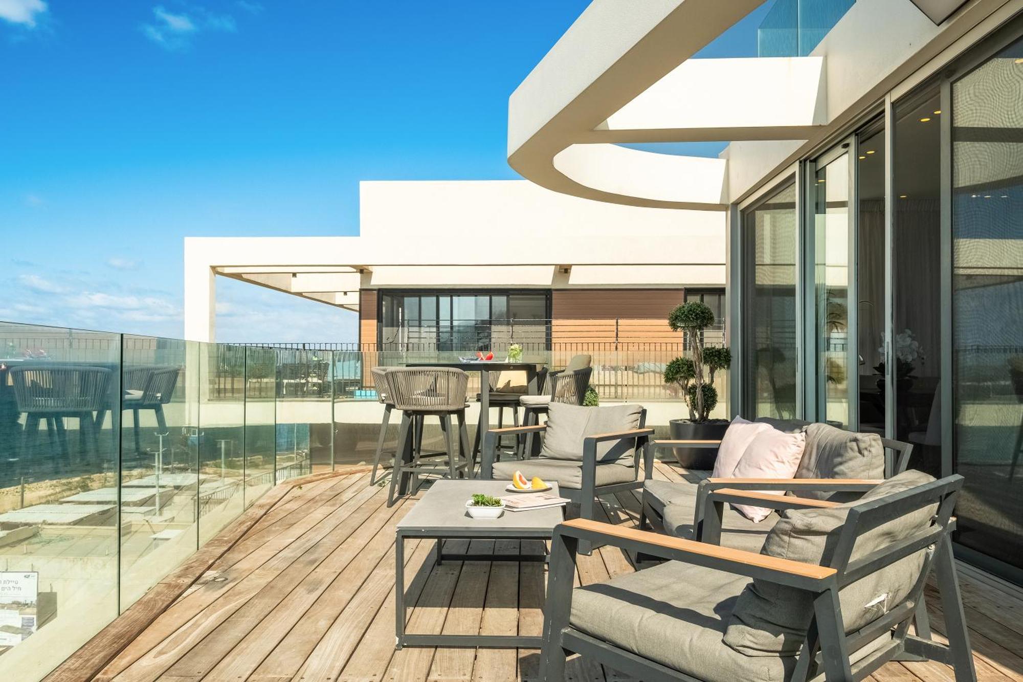 Penthouse 3Br + Roof Top + Parking - On The Beach ハイファ エクステリア 写真