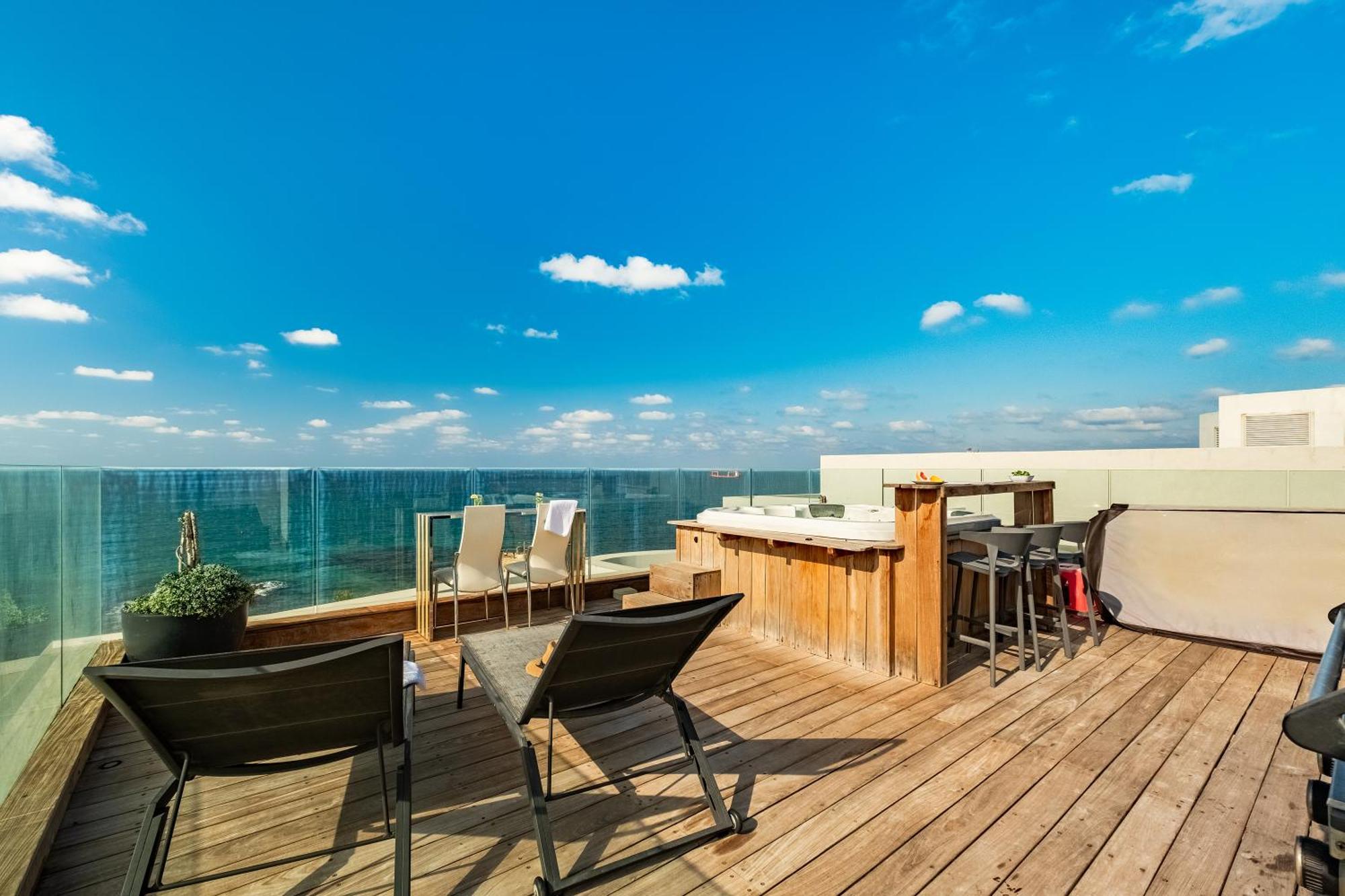 Penthouse 3Br + Roof Top + Parking - On The Beach ハイファ エクステリア 写真