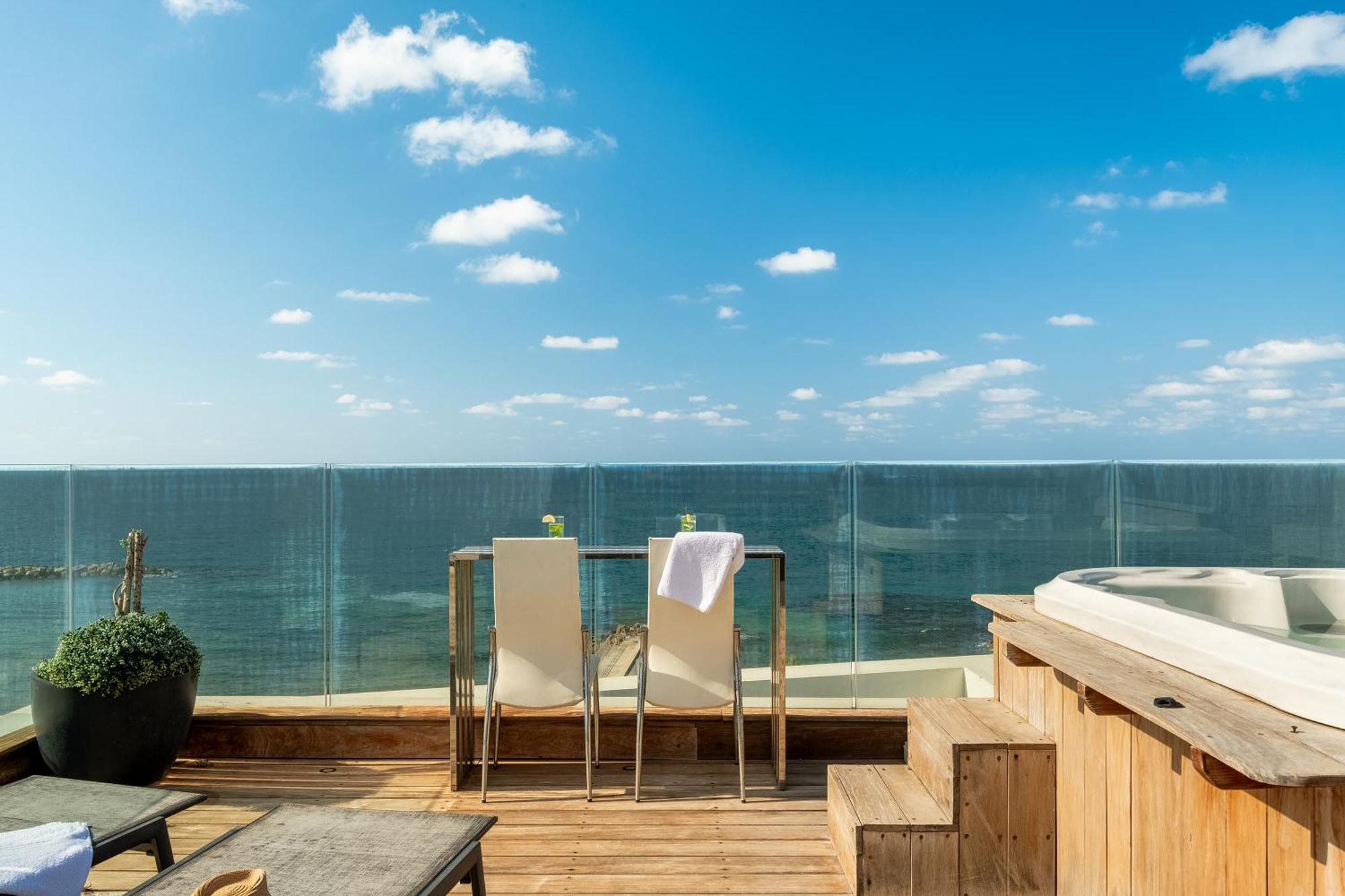 Penthouse 3Br + Roof Top + Parking - On The Beach ハイファ エクステリア 写真