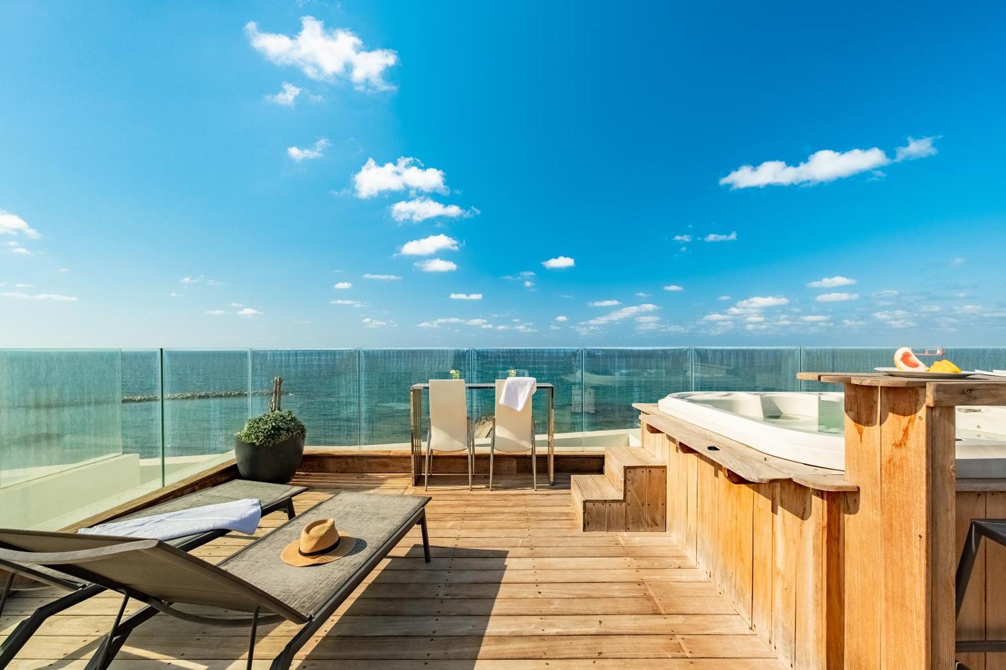 Penthouse 3Br + Roof Top + Parking - On The Beach ハイファ エクステリア 写真